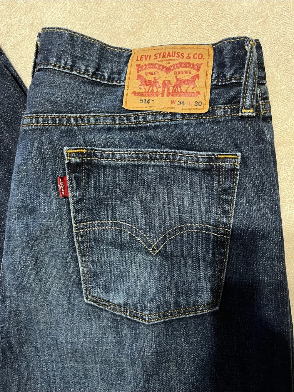 Levi's Men's Faded Blue Straight Jeans Item #002